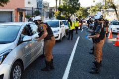 Em Curitiba, batalhão de trânsito reforça importância da denúncia e do combate ao abuso de crianças e adolescentes em blitz educativa