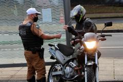 Metade dos acidentes de trânsito em Curitiba envolve motociclistas, diz estudo do BPTran