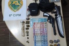Em Ivaiporã, PM encaminha três pessoas por tráfico e apreende drogas e dinheiro, durante ocorrências distintas