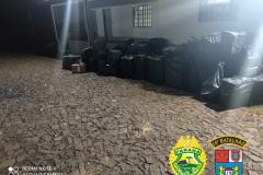 Cerca de 47 caixas de cigarros contrabandeados são apreendidos pela PM em Bandeirantes (PR)