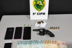 No Noroeste do estado, PM encaminha três pessoas e apreende uma arma de fogo e um tablete de maconha