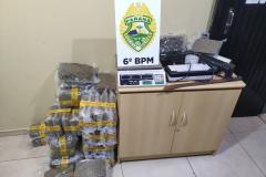 Mais de 900 quilos de maconha foram apreendidos por policiais militares em Cascavel, no Oeste do estado