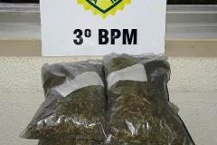 PM apreende mais de dois quilos de maconha, um revólver e um simulacro no Sudoeste do estado