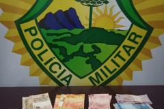 Na RMC, PM prende dois rapazes e apreende mais de 150 porções de crack e cocaína