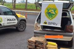 Carro com 134,5 quilos de maconha é apreendido em Diamante do Oeste (PR)