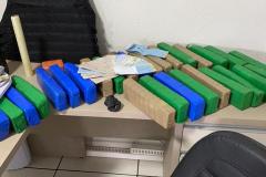 PM prende dois homens, apreende 19 quilos de maconha e uma pistola em uma ação conjunta com a Polícia Civil no Noroeste do estado