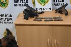 Pistolas de uso restrito são apreendidas pelo BPFron em Cascavel (PR)