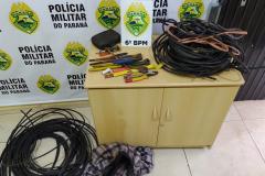 Em Cascavel, PM recupera fios de cobre e localiza espingarda escondida em matagal