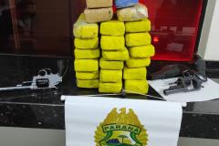 Em situações distintas, Polícia Rodoviária apreende maconha, haxixe, revólveres e recupera carro furtado, no interior do estado