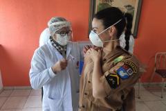 Policiais militares do BPTran recebem vacina contra H1N1 em Curitiba