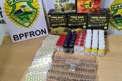 BPFron prendem cinco pessoas e apreendem anabolizantes, arma de fogo e produtos contrabandeados no interior do Paraná