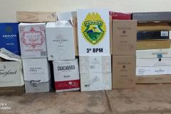 PM prende quatro pessoas e apreende 41 caixas de cigarros contrabandeados e 71 pedras de crack no Sudoeste do estado