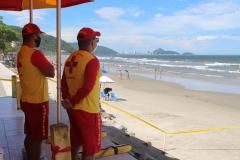 Nadar em segurança é somente próximo ao Posto de Guarda-Vidas do Corpo de Bombeiros