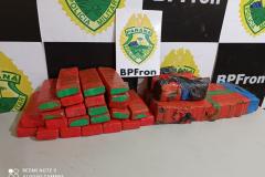 BPFron aborda adolescente em motocicleta e acaba localizando mais de 34 quilos de maconha