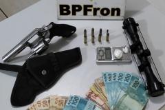 Policiais militares apreendem revólver em Xambrê (PR) durante a Operação Fronteiras e Divisas Integradas