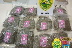Em três ocorrências diferentes, PM recupera dois veículos furtados e apreende quase 3 quilos de maconha