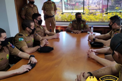 Aspirantes à Oficial se apresentam ao Comandante do 5º CRPM para iniciarem estágio operacional