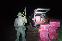 Durante Operação Hórus, PM e PF apreendem cerca de R$ 400 mil em cigarros contrabandeados, em Guaíra (PR)