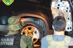 No Noroeste do estado, PM apreende 2,5 mil pacotes de cigarros contrabandeados, arma de fogo e um carro