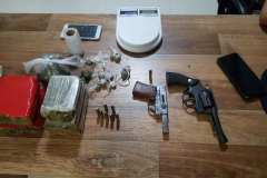 Grupo que praticava roubos, tráfico de drogas e fazia ameaças a moradores é desmantelado pela PM no Noroeste do estado