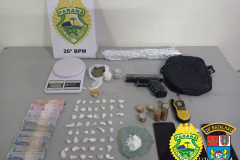 Cinco pessoas são encaminhadas e uma arma de fogo e drogas são apreendidos pela PM nos Campos Gerais