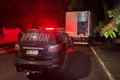 BPFron apreende caminhão carregado com mais de 13 mil pacotes de cigarros no Noroeste do estado