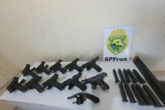 Pistolas e carregadores com destino a Minas Gerais são apreendidos em Matelândia