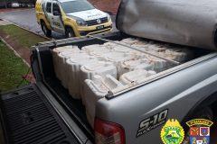 Policiais militares prendem motorista que transportava 360 litros de agrotóxicos proibidos em Cruzeiro do Oeste, Noroeste do estado