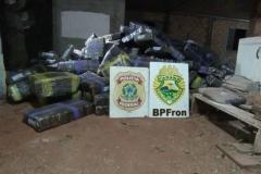 BPFRON e Polícia Federal apreendem 2,8 toneladas de drogas em Santa Helena-PR