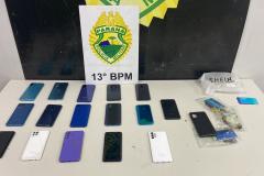 Durante a busca domiciliar foram encontrados 16 celulares