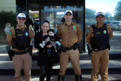 BPTRAN RECEBE VISITA DE RECÉM-NASCIDO SALVA POR POLICIAIS