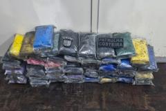 Polícia Militar do Paraná apreende 57 kg de cocaína durante patrulhamento aquático na Baía de Paranaguá