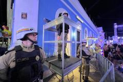 A presença ostensiva da corporação garantiu um ambiente seguro para todos os 8000 mil moradores e turistas