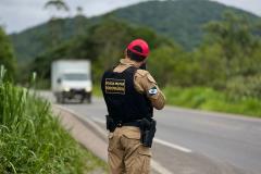 Polícia Militar do Paraná registra quase 6 mil autos de infração de trânsito no feriado; confira o balanço da Operação Páscoa e Tiradentes