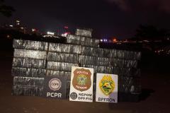 Polícia Militar do Paraná apreende mais de meia tonelada de maconha encontrada em embarcação no Rio Paraná