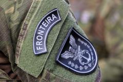 PMPR apreende armas e cigarros contrabandeados em São Miguel do Iguaçu
