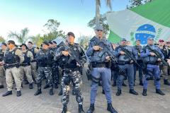 A Polícia Militar participa de maneira estratégica, mobilizando efetivo local e unidades especializadas 