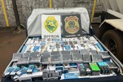 Polícia Militar do Paraná apreende veículo carregado com pacotes de cigarros e anabolizantes em Céu Azul