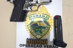 PMPR prende condutor por embriaguez ao volante, posse de drogas e arma de fogo após acidente em Guaratuba
