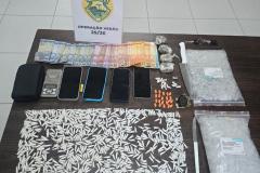 Ação integrada da PMPR resulta na prisão de cinco suspeitos e apreensão de drogas em Matinhos