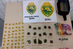 Com o auxílio do cão farejador Urko, foram localizadas mais 48 porções de crack espalhadas na área