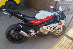 PMPR apreende motocicleta com irregularidades e recolhe outro veículo durante fiscalizações no Noroeste