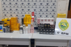 PMPR apreende 80 aparelhos eletrônicos e 104 perfumes irregulares em ônibus no Oeste do Estado
