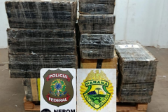 PMPR e PF apreendem embarcação com 655 quilos de maconha em Foz do Iguaçu