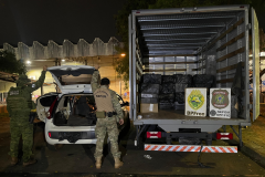 PMPR e PF apreendem 4 mil pacotes de cigarros contrabandeados em Foz do Iguaçu