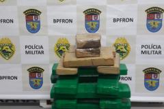 Adolescente é flagrada pelo BPFron com mais de 11 quilos de maconha na bagagem

