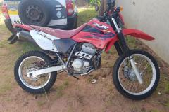 Motocicleta é recuperada pela PM e homem conduzido após fazer a esposa de refém em Cianorte