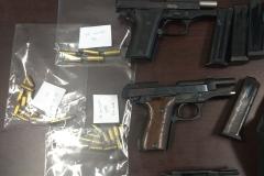 Polícia Militar apreende armas, carregadores, R$ 4,5 mil em dinheiro, colete balístico e maconha durante ação na RMC