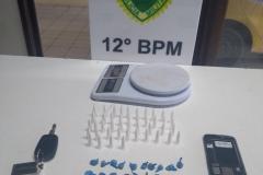 Foragido é capturado e outras duas pessoas são encaminhadas pela PM em Curitiba; drogas, produtos e veículo são apreendidos