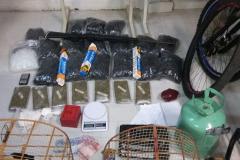 PM apreende drogas, dinheiro, espingarda, simulacro e pássaros silvestres na Capital do estado
